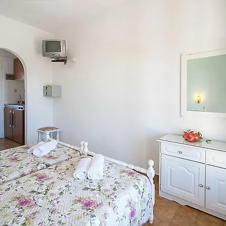 Aparthotel Panos 3*